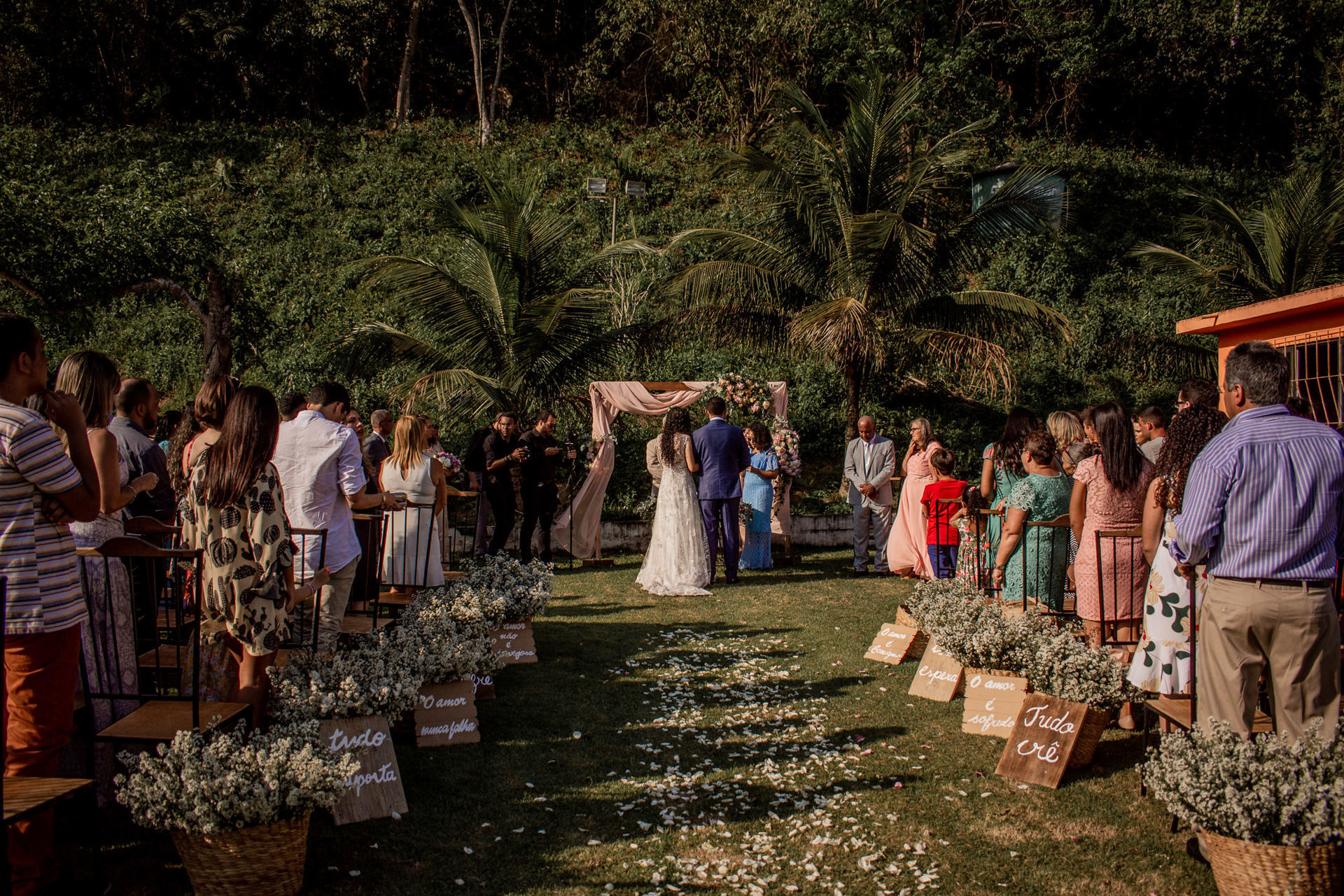 Foto CASAMENTO AMANDA E HENRIQUE, NOVA IGUAÇU, SÍTIO RODA BRANCA - RJ - Imagem 29