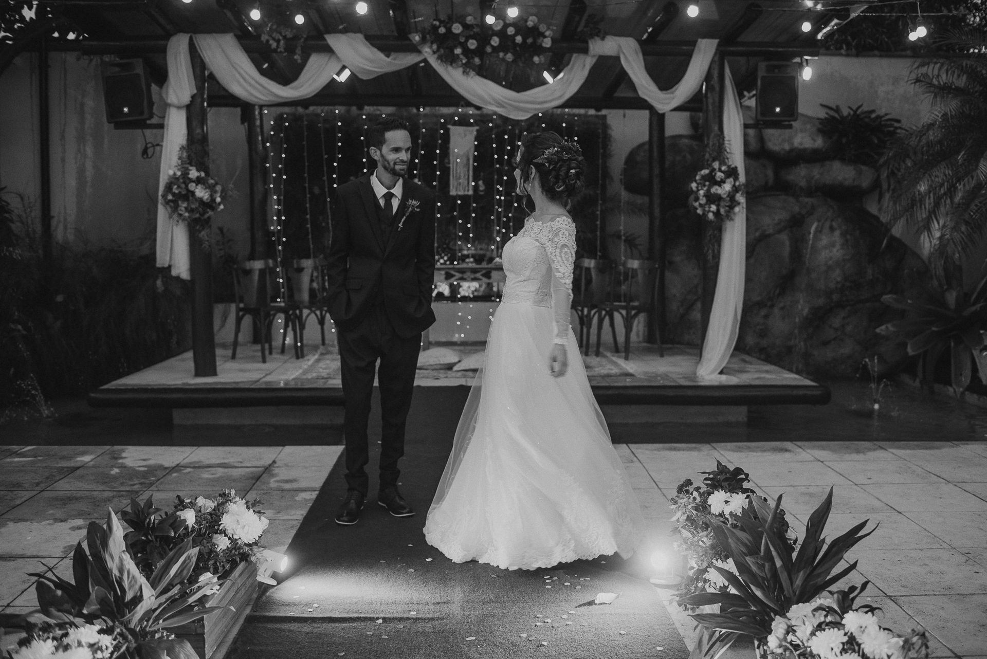 Foto CASAMENTO NA CHUVA ANA E THIAGO, RANCHO VELHO QUEIMADOS - RJ Foto CASAMENTO NA CHUVA ANA E THIAGO, RANCHO VELHO QUEIMADOS - RJ - Imagem 56