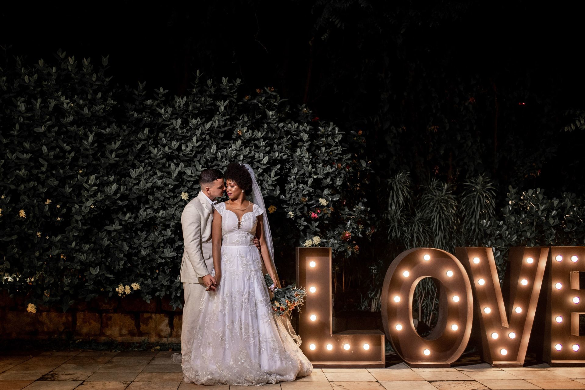 Foto CASAMENTO A NOITE DAY E VITOR, JARDIM MARGARÇA EVENTOS CAMPO GRANDE -RJ Foto CASAMENTO A NOITE DAY E VITOR, JARDIM MARGARÇA EVENTOS CAMPO GRANDE -RJ - Imagem 92