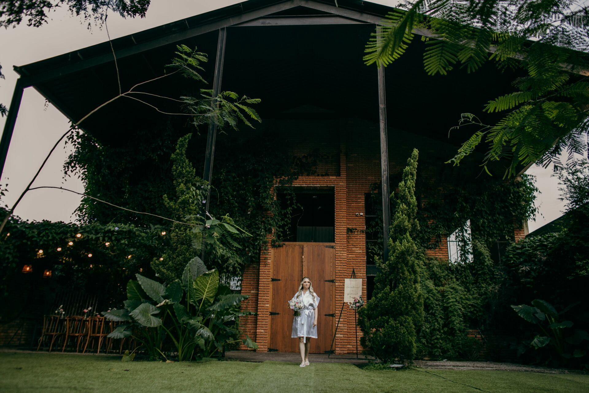 Foto CASAMENTO A NOITE CAROL E GABRIEL, CHALÉ ENFESTA SANTA CRUZ DA SERRA - RJ Foto CASAMENTO A NOITE CAROL E GABRIEL, CHALÉ ENFESTA SANTA CRUZ DA SERRA - RJ - Imagem 10