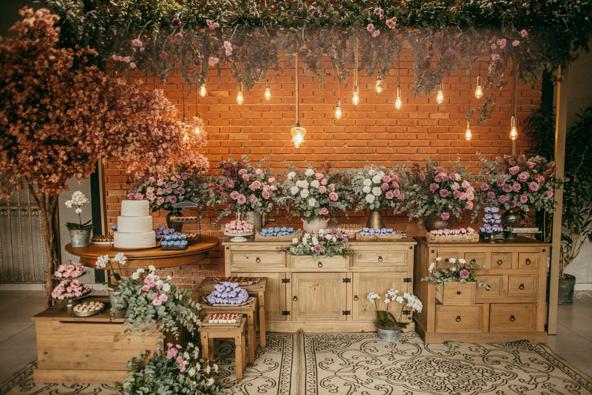 Foto CASAMENTO A NOITE CAROL E GABRIEL, CHALÉ ENFESTA SANTA CRUZ DA SERRA - RJ Foto CASAMENTO A NOITE CAROL E GABRIEL, CHALÉ ENFESTA SANTA CRUZ DA SERRA - RJ - Imagem 18