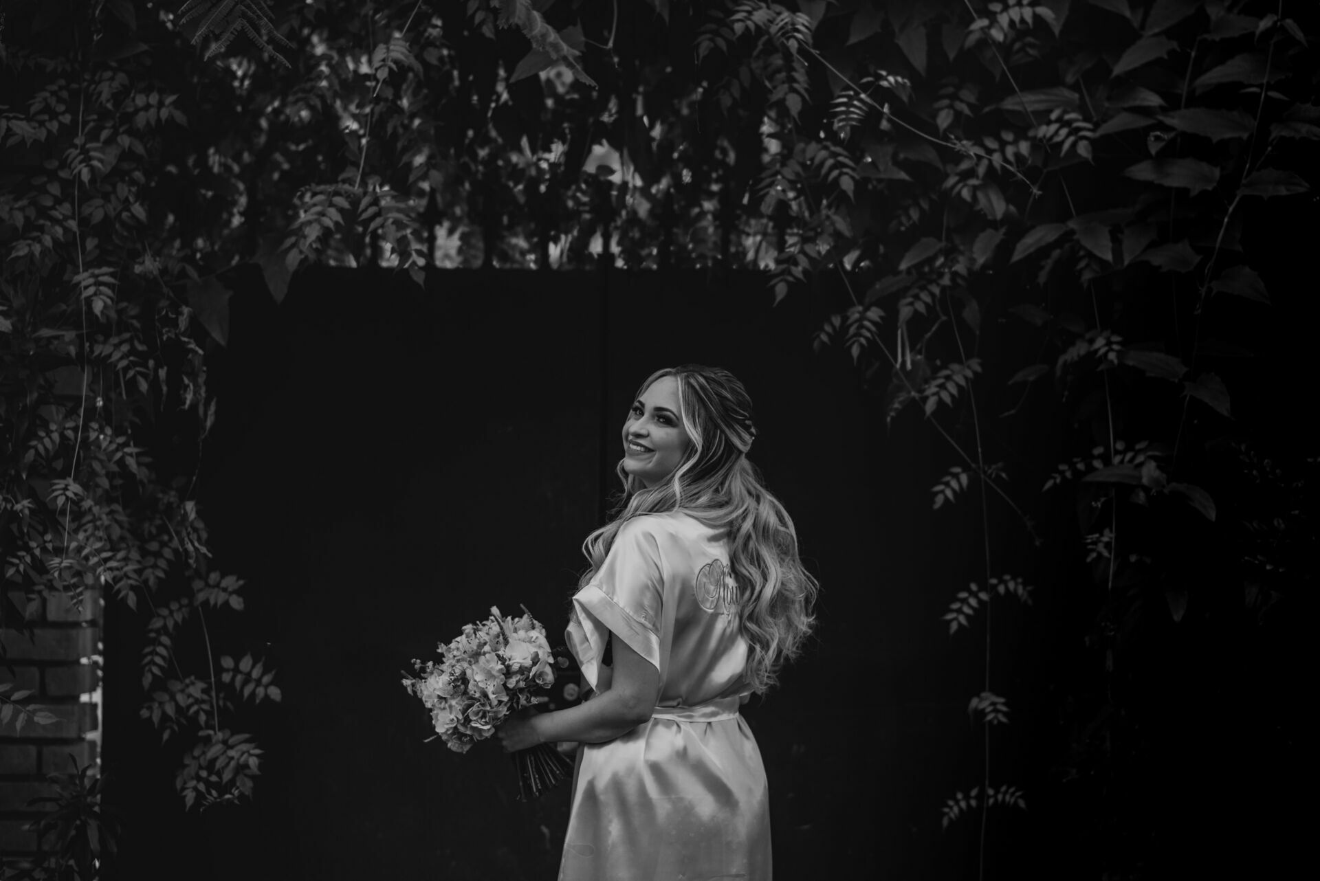 Foto CASAMENTO A NOITE CAROL E GABRIEL, CHALÉ ENFESTA SANTA CRUZ DA SERRA - RJ Foto CASAMENTO A NOITE CAROL E GABRIEL, CHALÉ ENFESTA SANTA CRUZ DA SERRA - RJ - Imagem 0