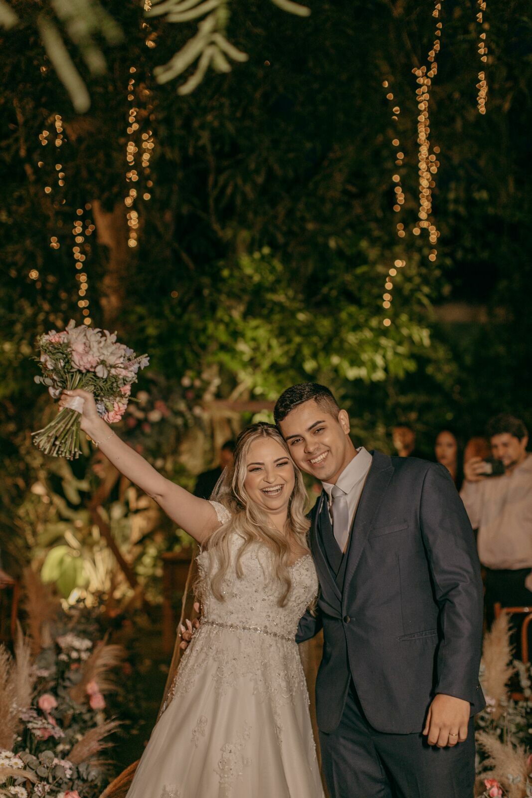 Foto CASAMENTO A NOITE CAROL E GABRIEL, CHALÉ ENFESTA SANTA CRUZ DA SERRA - RJ Foto CASAMENTO A NOITE CAROL E GABRIEL, CHALÉ ENFESTA SANTA CRUZ DA SERRA - RJ - Imagem 62