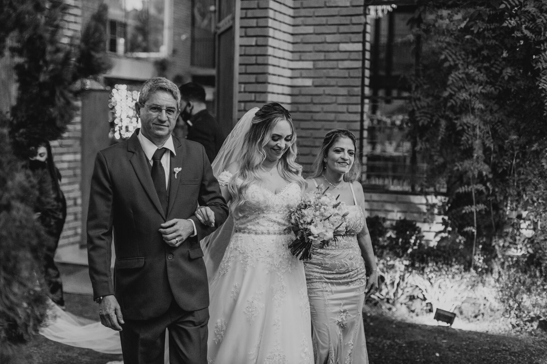 Foto CASAMENTO A NOITE CAROL E GABRIEL, CHALÉ ENFESTA SANTA CRUZ DA SERRA - RJ Foto CASAMENTO A NOITE CAROL E GABRIEL, CHALÉ ENFESTA SANTA CRUZ DA SERRA - RJ - Imagem 39