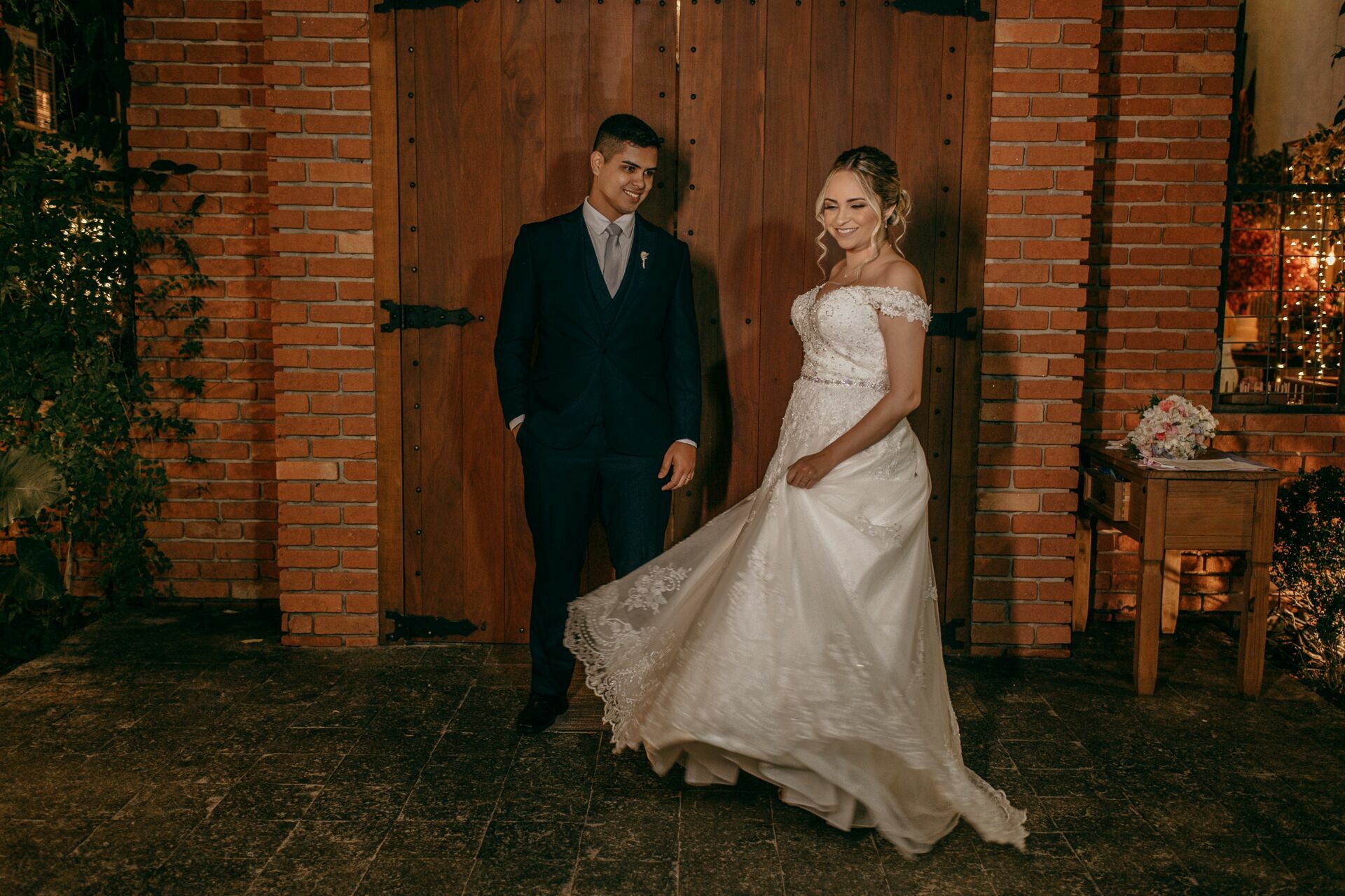 Foto CASAMENTO A NOITE CAROL E GABRIEL, CHALÉ ENFESTA SANTA CRUZ DA SERRA - RJ Foto CASAMENTO A NOITE CAROL E GABRIEL, CHALÉ ENFESTA SANTA CRUZ DA SERRA - RJ - Imagem 57