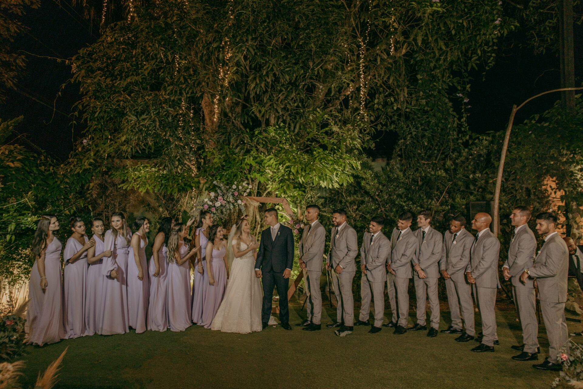 Foto CASAMENTO A NOITE CAROL E GABRIEL, CHALÉ ENFESTA SANTA CRUZ DA SERRA - RJ Foto CASAMENTO A NOITE CAROL E GABRIEL, CHALÉ ENFESTA SANTA CRUZ DA SERRA - RJ - Imagem 51