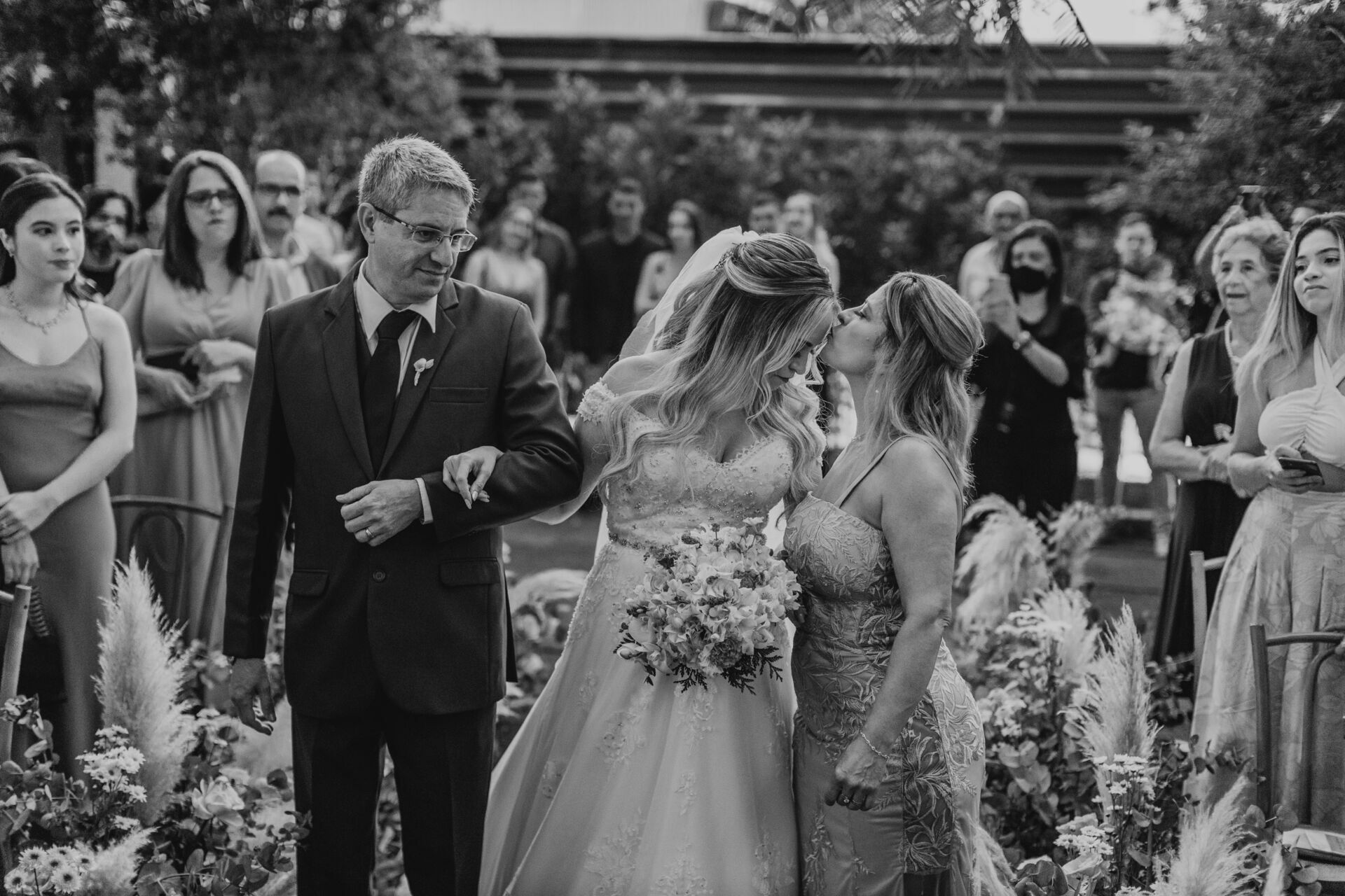 Foto CASAMENTO A NOITE CAROL E GABRIEL, CHALÉ ENFESTA SANTA CRUZ DA SERRA - RJ Foto CASAMENTO A NOITE CAROL E GABRIEL, CHALÉ ENFESTA SANTA CRUZ DA SERRA - RJ - Imagem 40