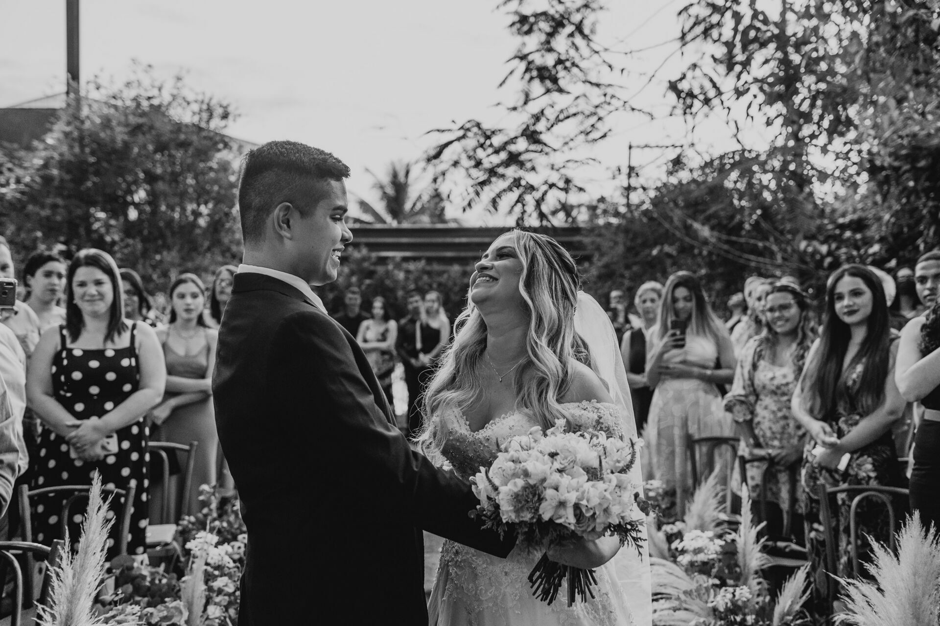 Foto CASAMENTO A NOITE CAROL E GABRIEL, CHALÉ ENFESTA SANTA CRUZ DA SERRA - RJ Foto CASAMENTO A NOITE CAROL E GABRIEL, CHALÉ ENFESTA SANTA CRUZ DA SERRA - RJ - Imagem 35