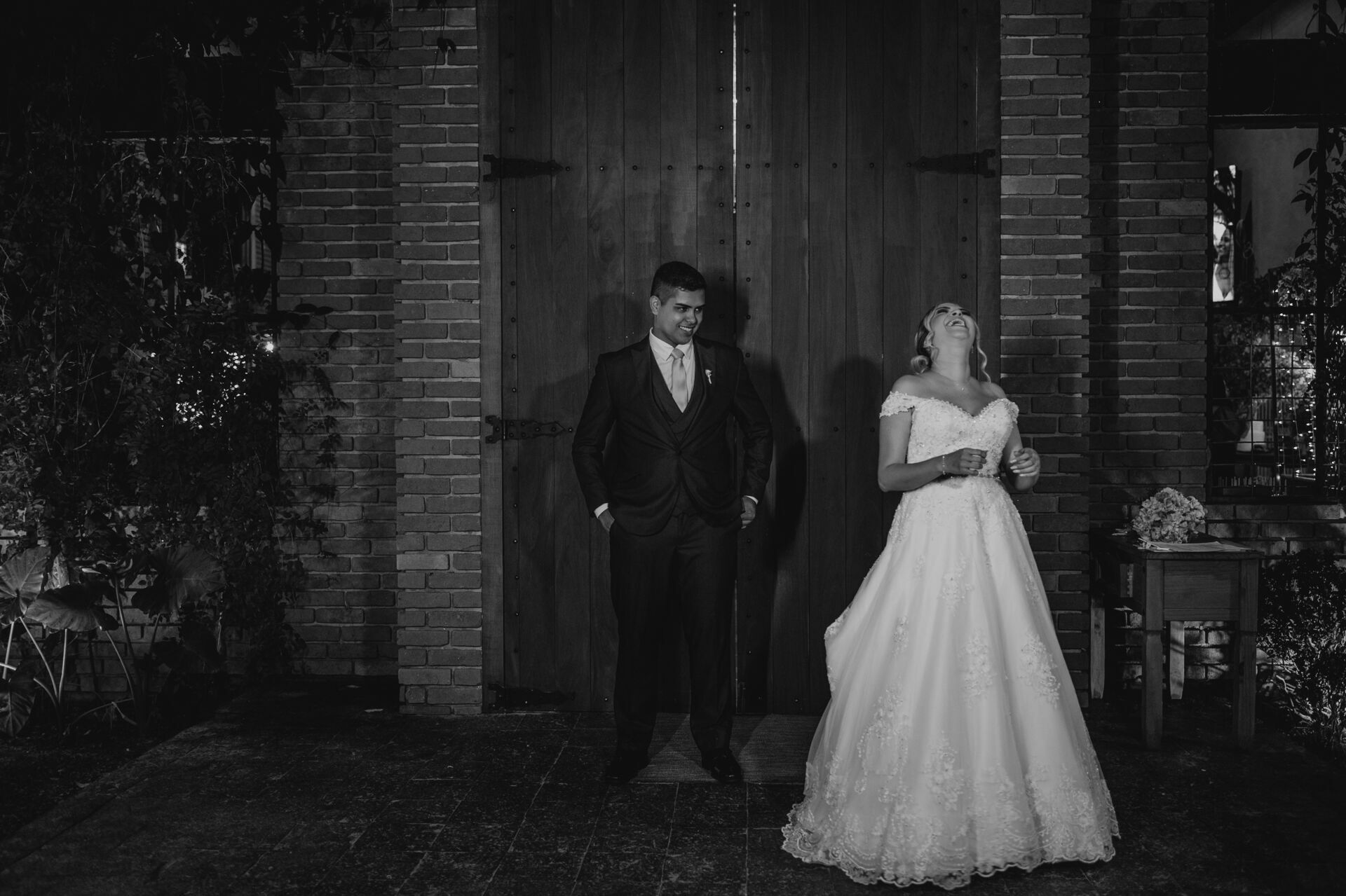 Foto CASAMENTO A NOITE CAROL E GABRIEL, CHALÉ ENFESTA SANTA CRUZ DA SERRA - RJ Foto CASAMENTO A NOITE CAROL E GABRIEL, CHALÉ ENFESTA SANTA CRUZ DA SERRA - RJ - Imagem 58