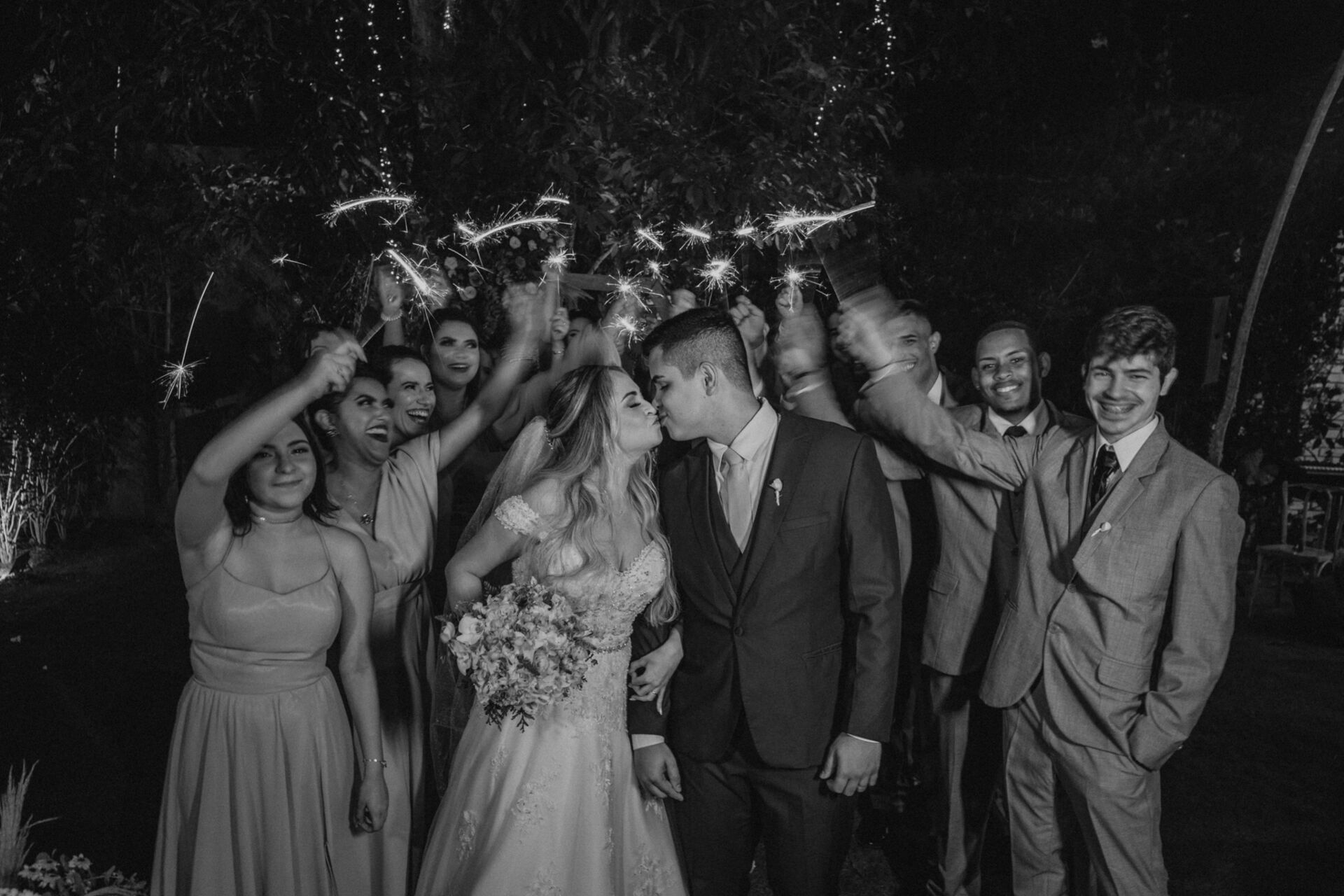 Foto CASAMENTO A NOITE CAROL E GABRIEL, CHALÉ ENFESTA SANTA CRUZ DA SERRA - RJ Foto CASAMENTO A NOITE CAROL E GABRIEL, CHALÉ ENFESTA SANTA CRUZ DA SERRA - RJ - Imagem 49