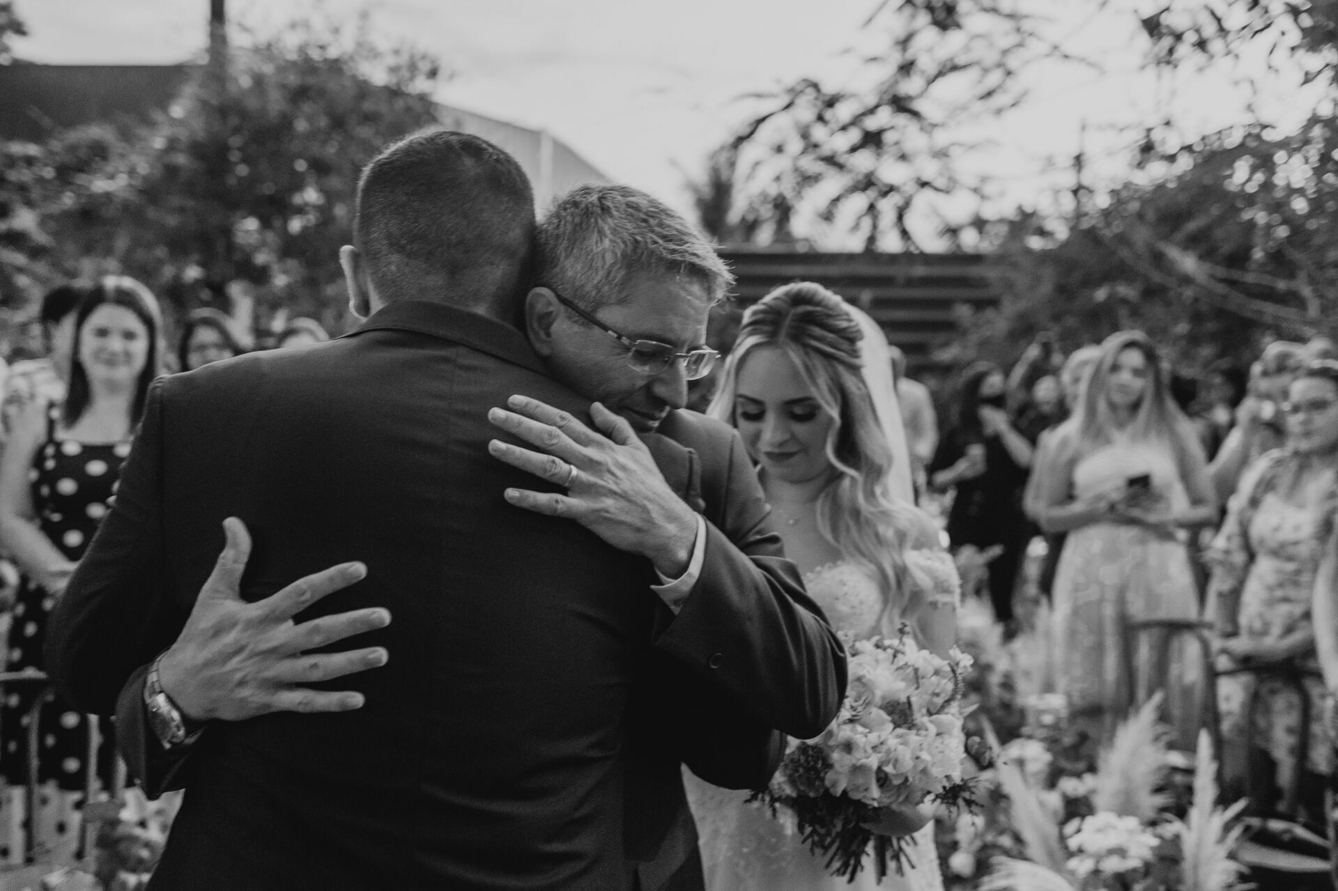 Foto CASAMENTO A NOITE CAROL E GABRIEL, CHALÉ ENFESTA SANTA CRUZ DA SERRA - RJ Foto CASAMENTO A NOITE CAROL E GABRIEL, CHALÉ ENFESTA SANTA CRUZ DA SERRA - RJ - Imagem 34
