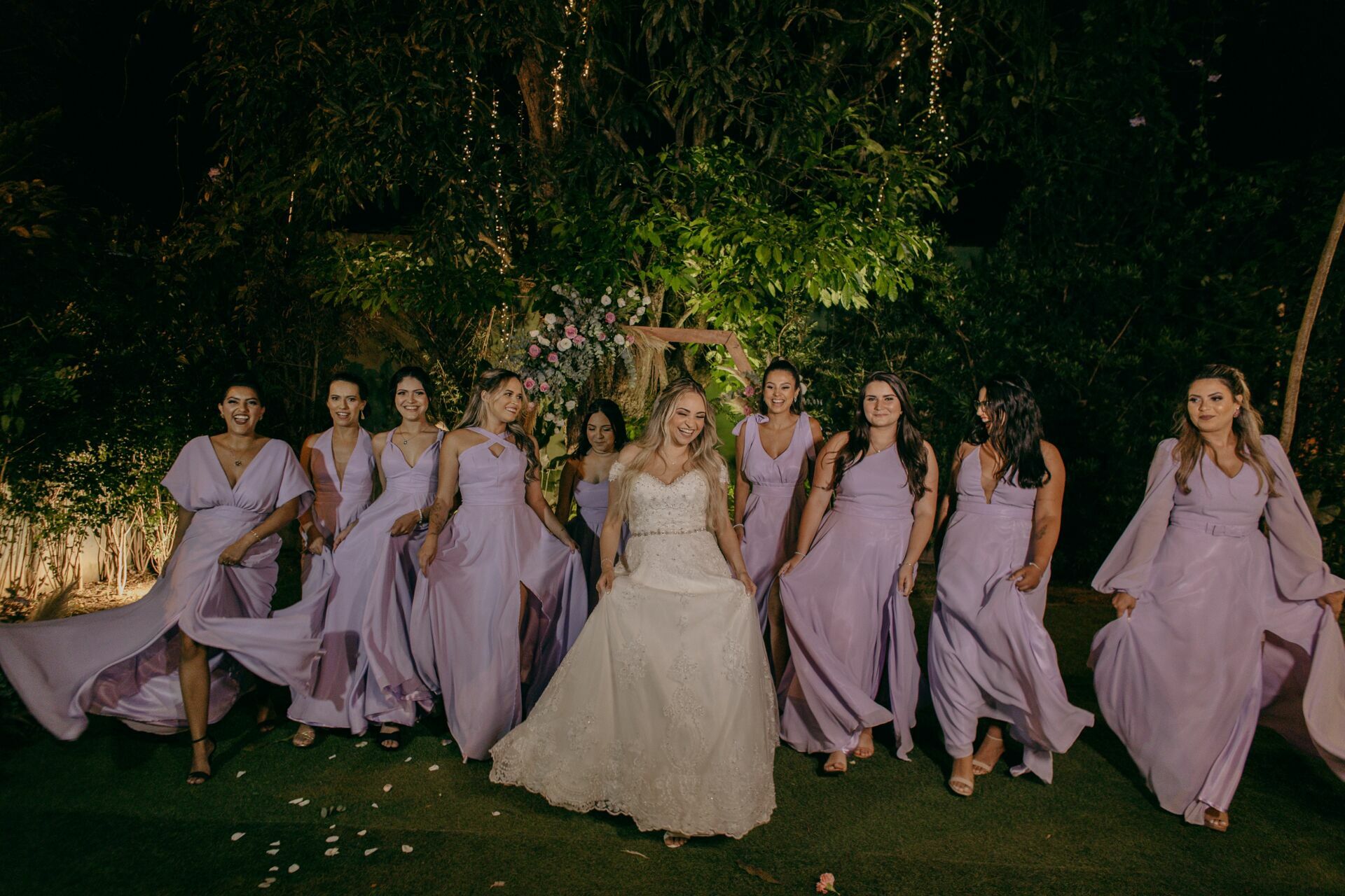 Foto CASAMENTO A NOITE CAROL E GABRIEL, CHALÉ ENFESTA SANTA CRUZ DA SERRA - RJ Foto CASAMENTO A NOITE CAROL E GABRIEL, CHALÉ ENFESTA SANTA CRUZ DA SERRA - RJ - Imagem 52