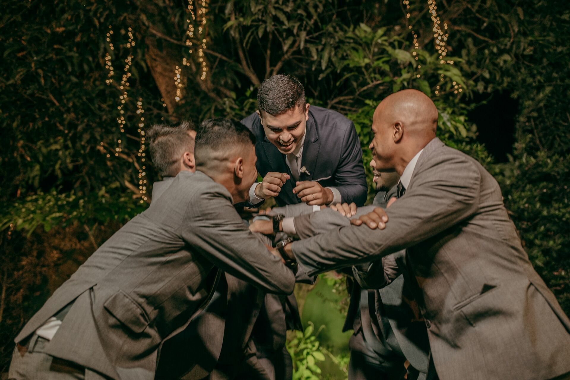 Foto CASAMENTO A NOITE CAROL E GABRIEL, CHALÉ ENFESTA SANTA CRUZ DA SERRA - RJ Foto CASAMENTO A NOITE CAROL E GABRIEL, CHALÉ ENFESTA SANTA CRUZ DA SERRA - RJ - Imagem 47