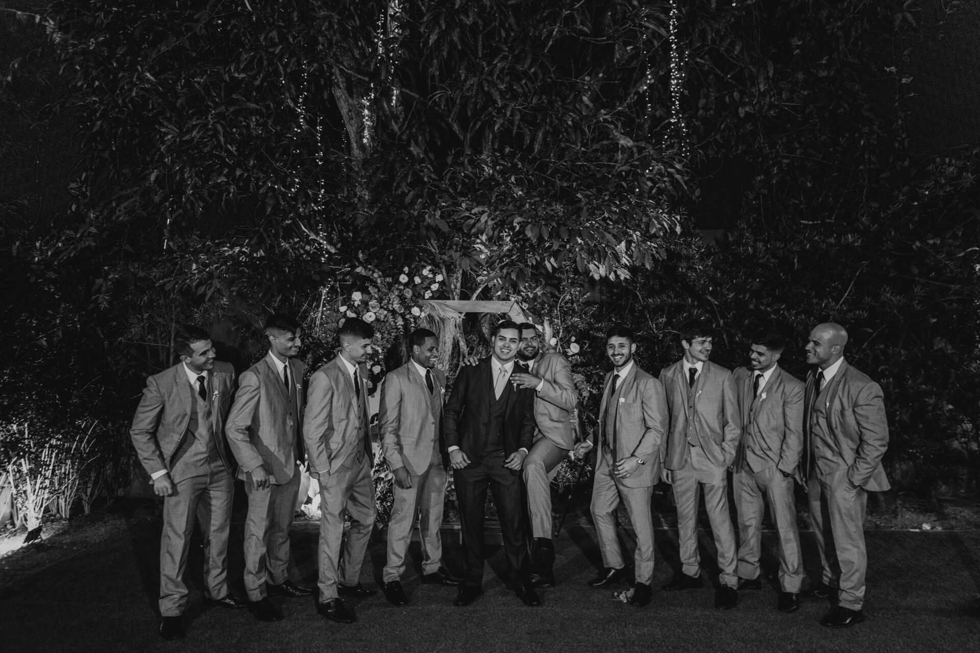 Foto CASAMENTO A NOITE CAROL E GABRIEL, CHALÉ ENFESTA SANTA CRUZ DA SERRA - RJ Foto CASAMENTO A NOITE CAROL E GABRIEL, CHALÉ ENFESTA SANTA CRUZ DA SERRA - RJ - Imagem 53