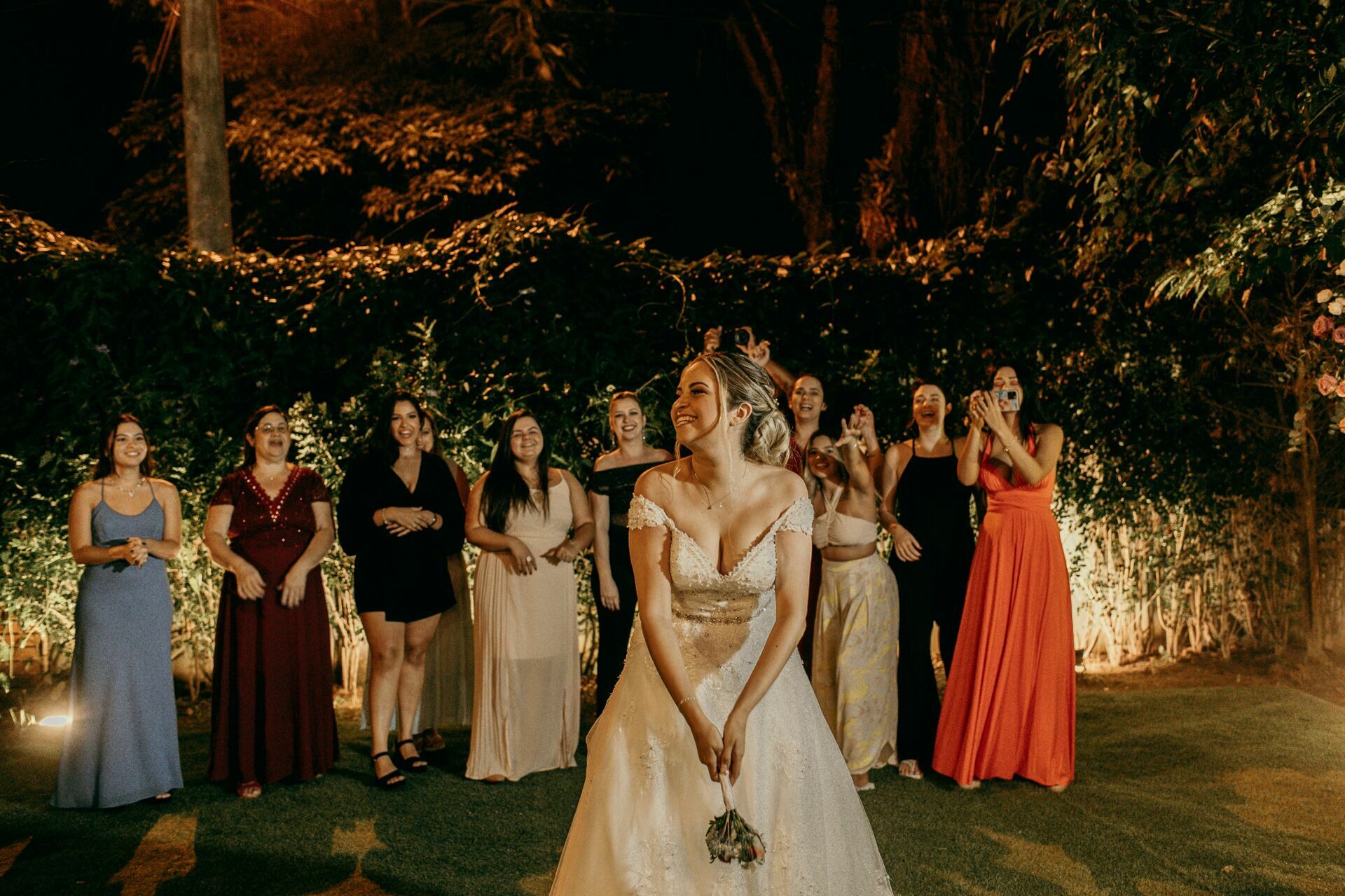 Foto CASAMENTO A NOITE CAROL E GABRIEL, CHALÉ ENFESTA SANTA CRUZ DA SERRA - RJ Foto CASAMENTO A NOITE CAROL E GABRIEL, CHALÉ ENFESTA SANTA CRUZ DA SERRA - RJ - Imagem 74