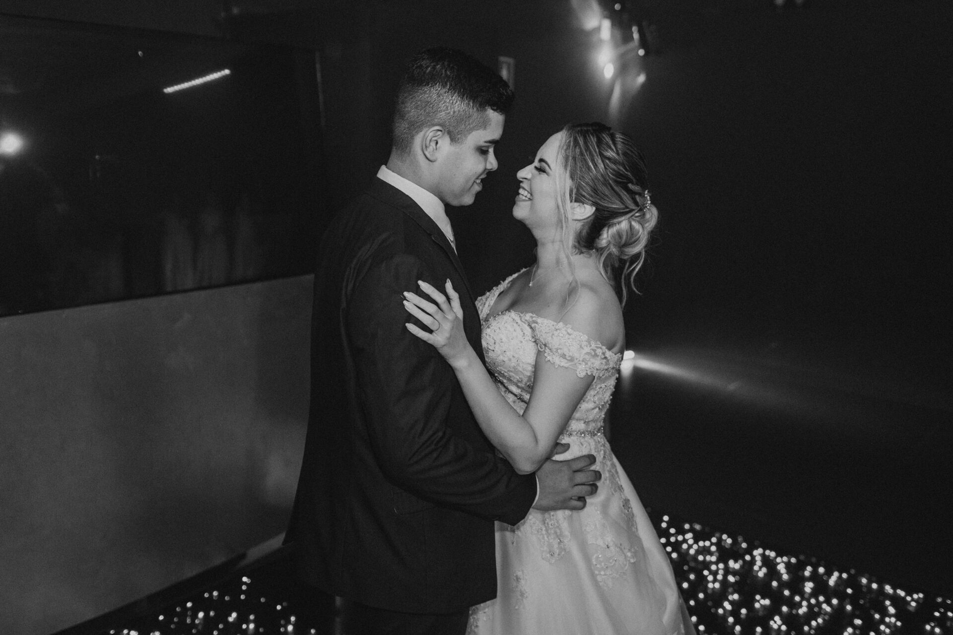 Foto CASAMENTO A NOITE CAROL E GABRIEL, CHALÉ ENFESTA SANTA CRUZ DA SERRA - RJ Foto CASAMENTO A NOITE CAROL E GABRIEL, CHALÉ ENFESTA SANTA CRUZ DA SERRA - RJ - Imagem 78