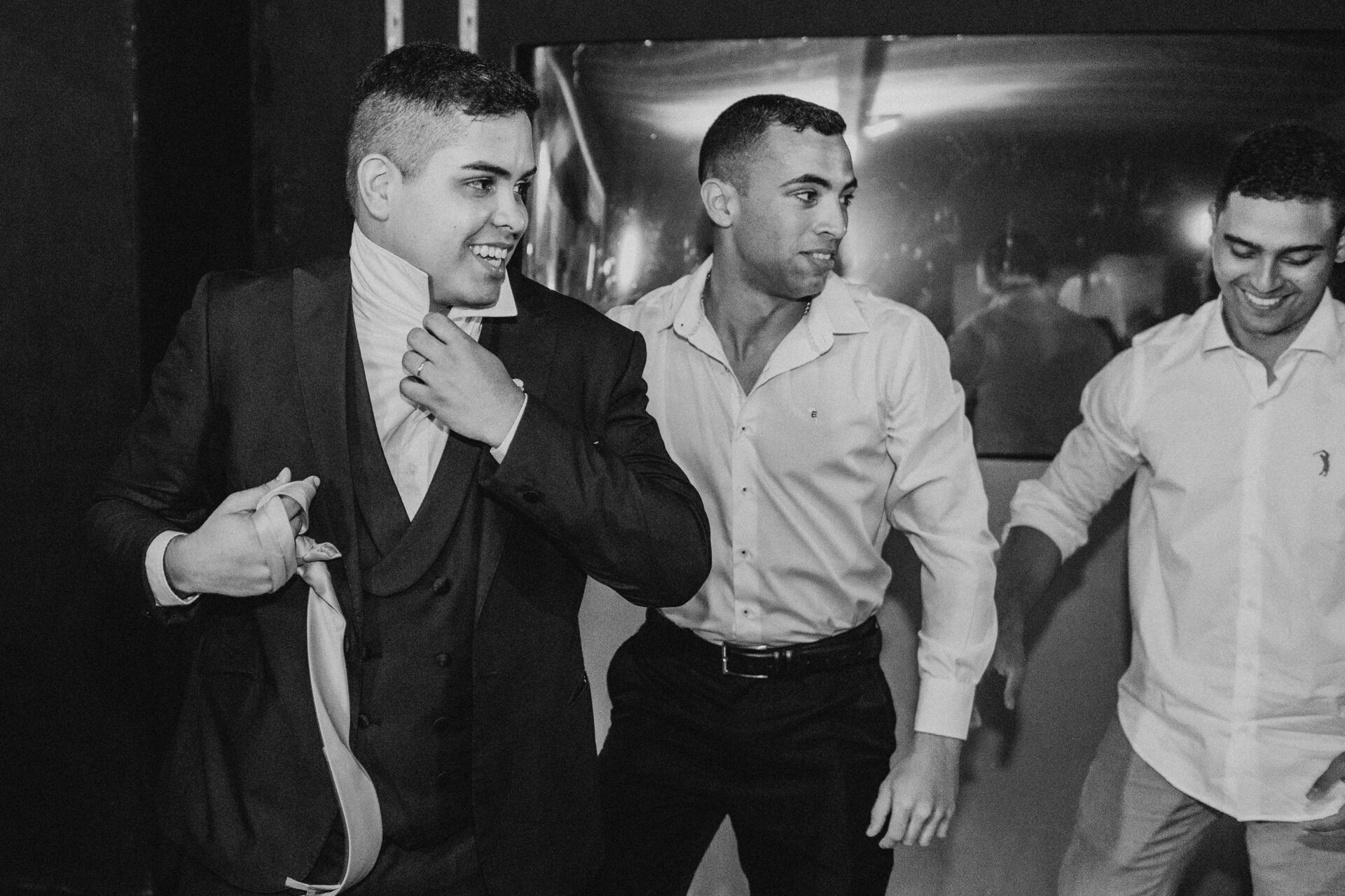 Foto CASAMENTO A NOITE CAROL E GABRIEL, CHALÉ ENFESTA SANTA CRUZ DA SERRA - RJ Foto CASAMENTO A NOITE CAROL E GABRIEL, CHALÉ ENFESTA SANTA CRUZ DA SERRA - RJ - Imagem 80