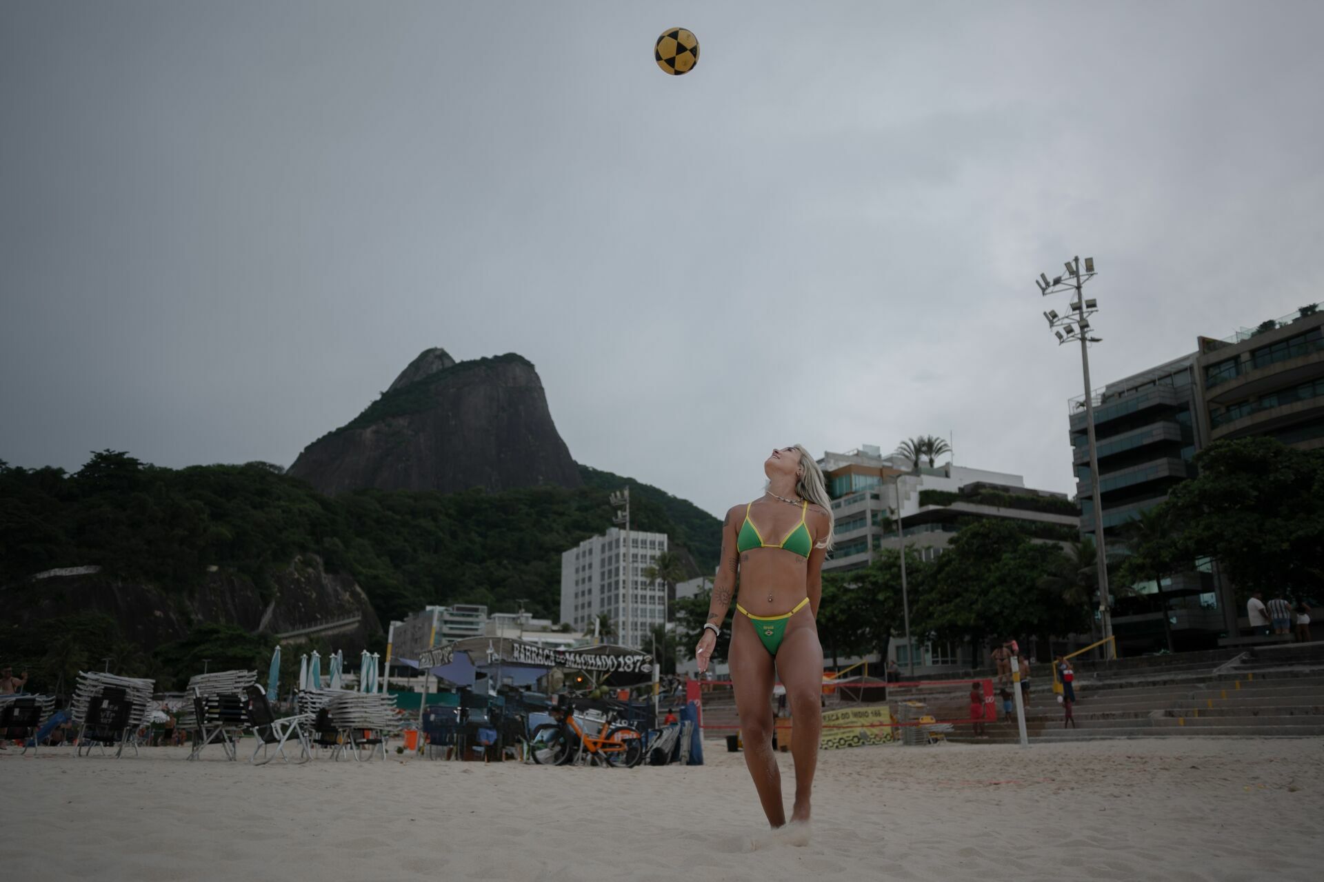 Foto ENSAIO FEMININO ENTARDECER NA PRAIA, LEBLON - RJ Foto ENSAIO FEMININO ENTARDECER NA PRAIA, LEBLON - RJ - Imagem 3