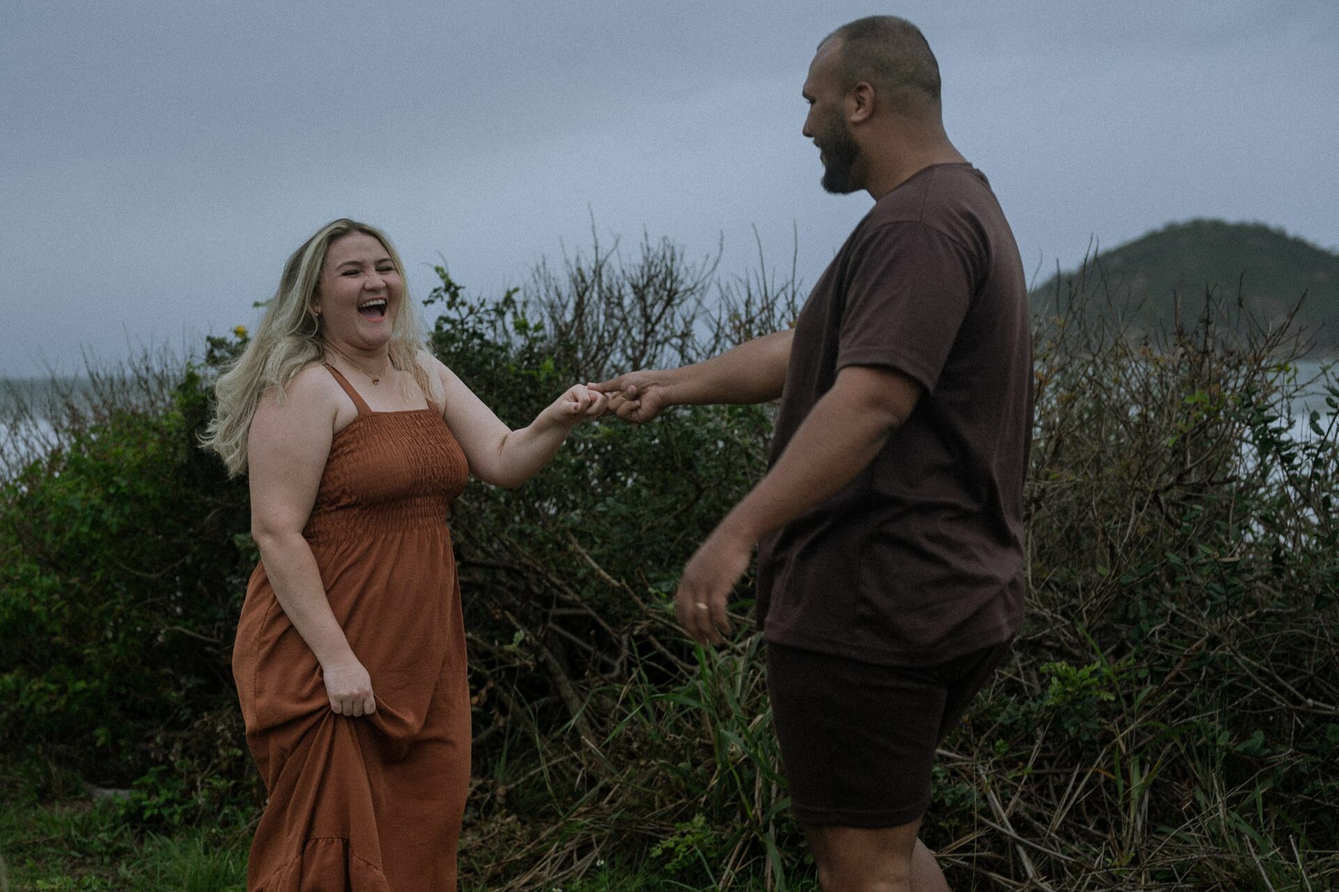 Foto ENSAIO DE CASAL, RAQUEL E MATHEUS, PRAINHA, RIO DE JANEIRO - RJ Foto ENSAIO DE CASAL, RAQUEL E MATHEUS, PRAINHA, RIO DE JANEIRO - RJ - Imagem 1