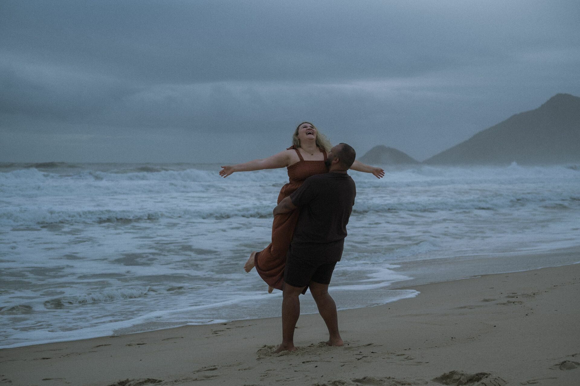 Foto ENSAIO DE CASAL, RAQUEL E MATHEUS, PRAINHA, RIO DE JANEIRO - RJ Foto ENSAIO DE CASAL, RAQUEL E MATHEUS, PRAINHA, RIO DE JANEIRO - RJ - Imagem 9