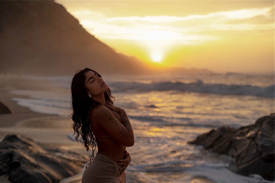 ENSAIO FEMININO NA PRAIA, NASCER DO SOL, RIO DE JANEIRO - RJ