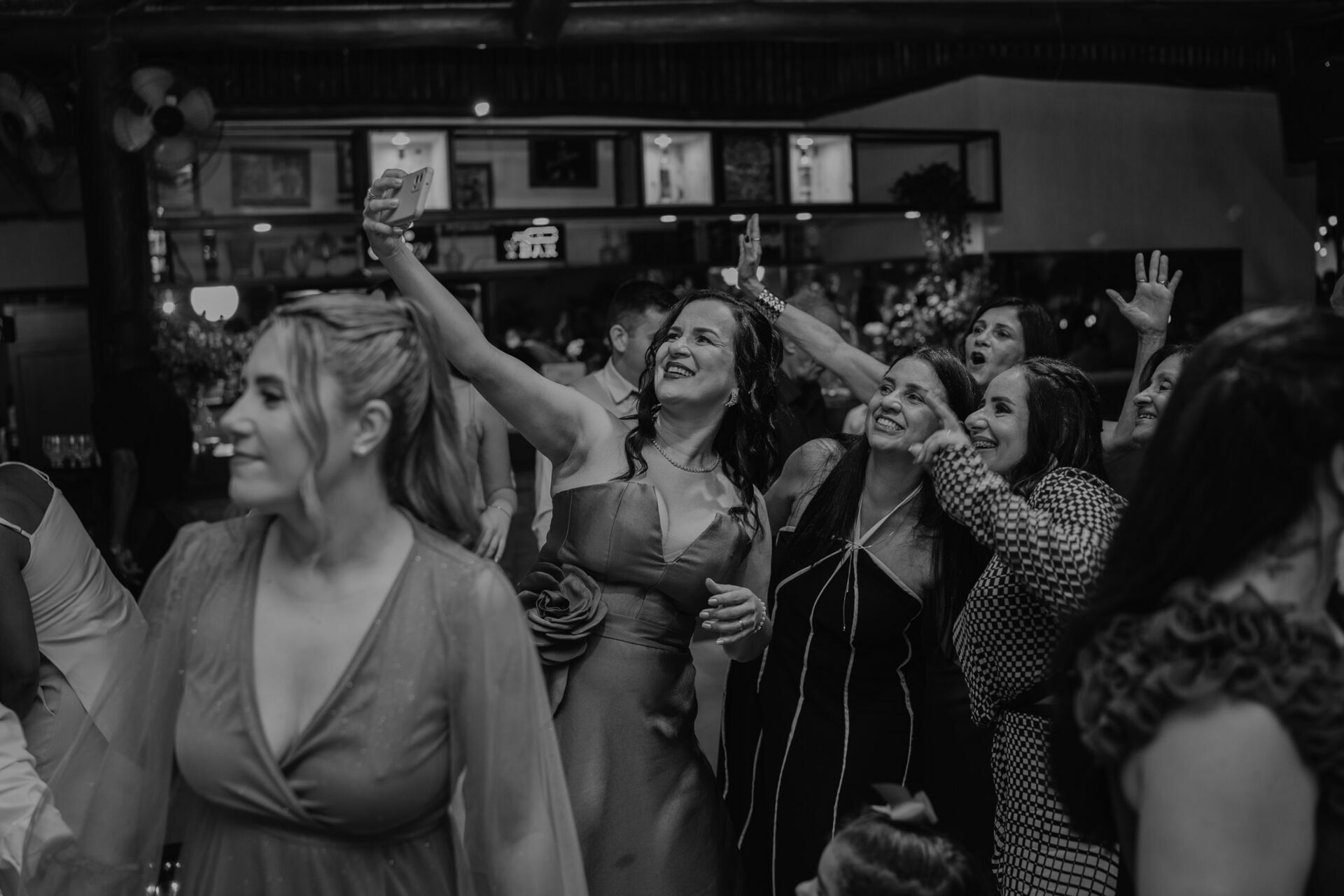 Foto FERNANDA E WESCLEY, CASAMENTO RANCHO VELHO - QUEIMADOS, RJ - Imagem 84