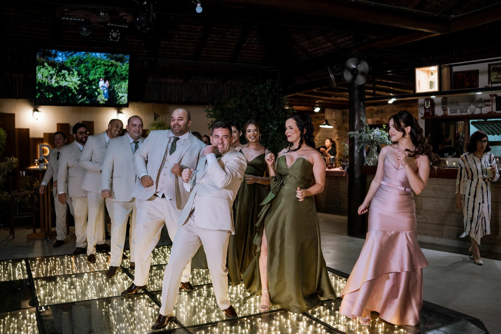 Foto FERNANDA E WESCLEY, CASAMENTO RANCHO VELHO - QUEIMADOS, RJ - Imagem 74